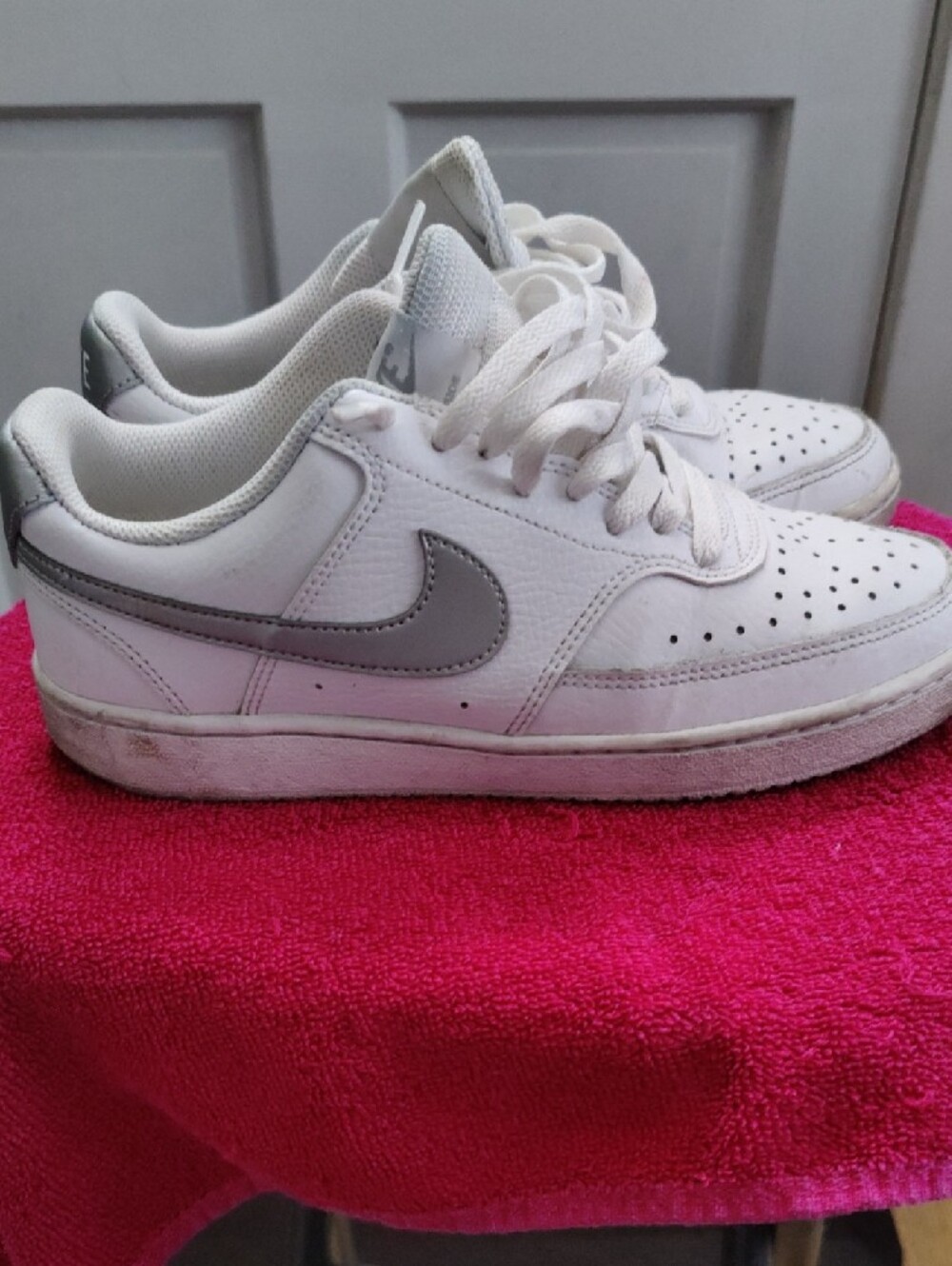 Nike White Low-Top Kids Sneakers - Picture 2 of 9